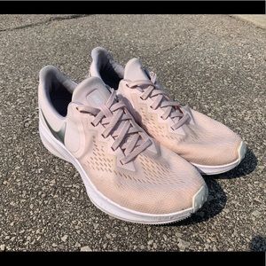 SOLD 07/23/22 Light Pink Nike Zoom Winflo Size 10